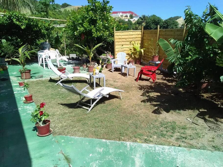 Appartement Maison chaleureuse avec vue sur mer à Terre-De-Haut Extérieur photo